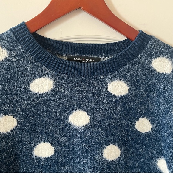 SALE! Romeo + Juliet Fuzzy Blue & White Polka Dot Sweater Women’s Size Large - Picture 7 of 13